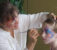 facepainter painting design on a young girl